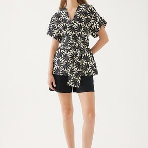 NWOT EXQUISE kAI Safari 100% Cotton Black & Bone Blouse Size 2